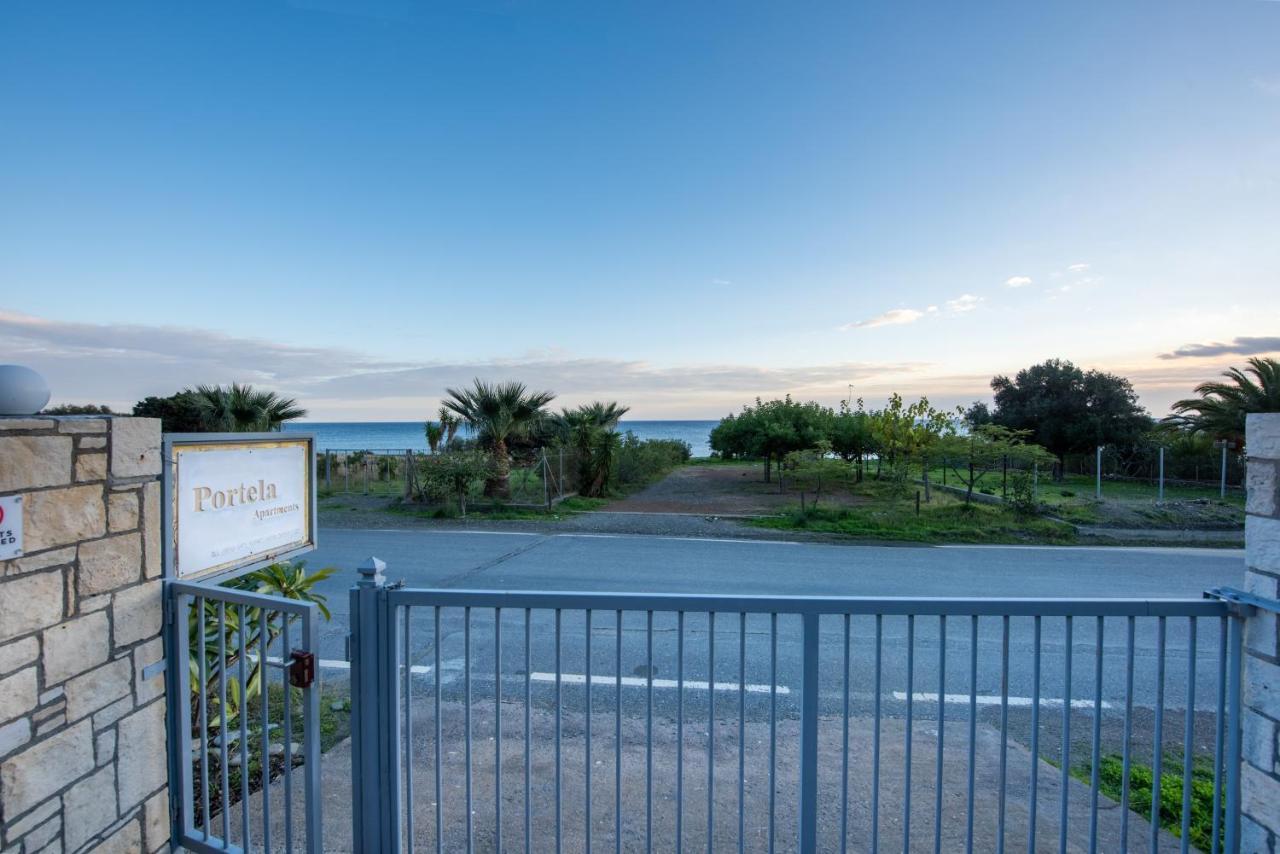 Portela Apartments Kampoula Keratokampos Luaran gambar