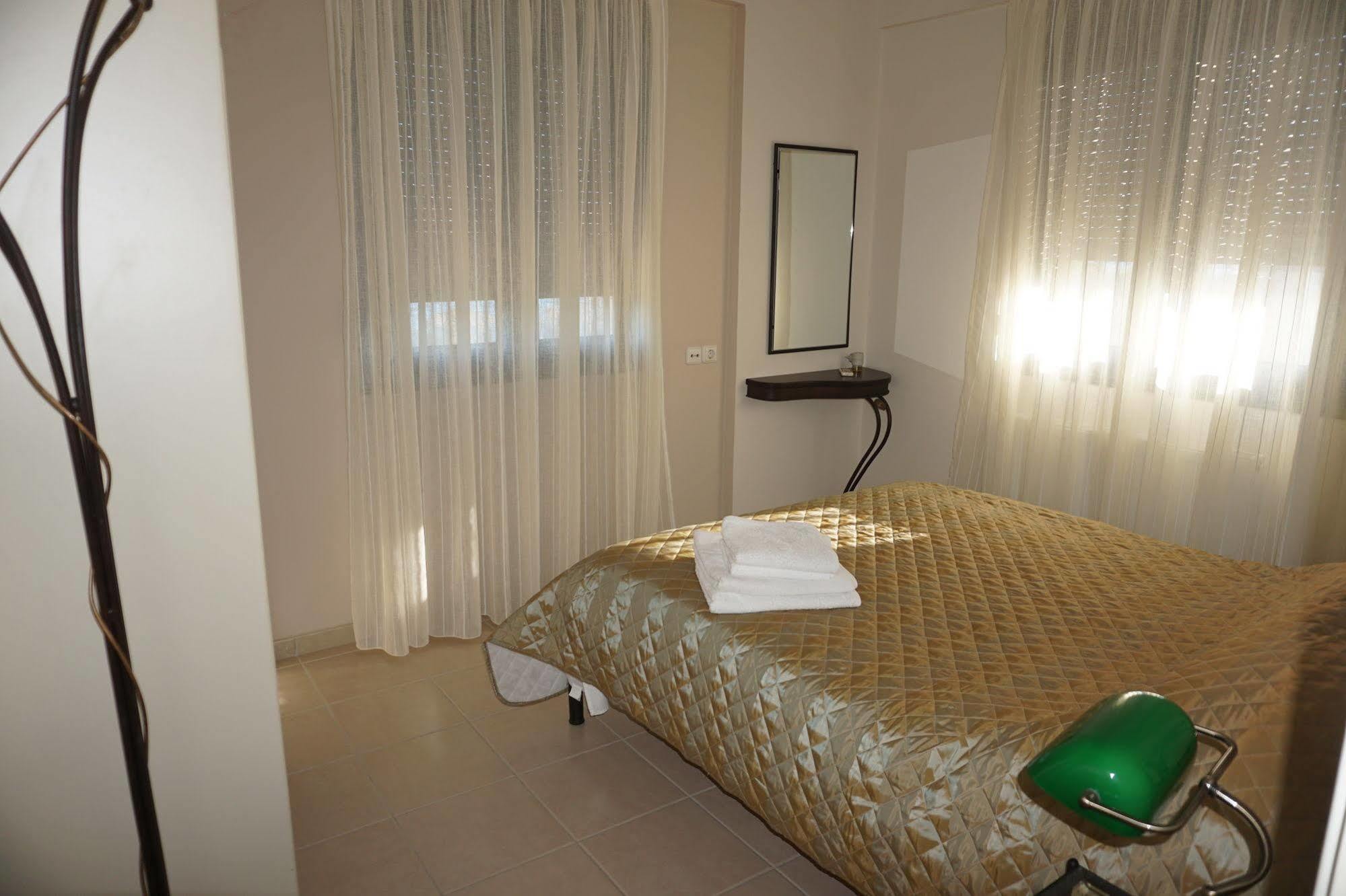 Portela Apartments Kampoula Keratokampos Luaran gambar